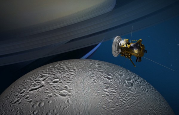 Аппарат «Кассини» начал исследование Энцелада – шестой луны Сатурна