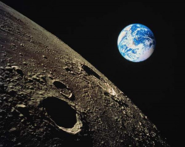 Редкие минералы инопланетного происхождения обнаружены на Луне 