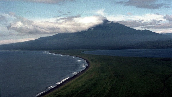 Вулканологи приступили к изучению истории вулкана на острове Кунашир