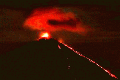 Активность вулкана Ключевского на Камчатке резко возросла