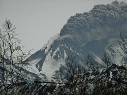 Вулкан Жупановский на Камчатке может извергаться несколько месяцев