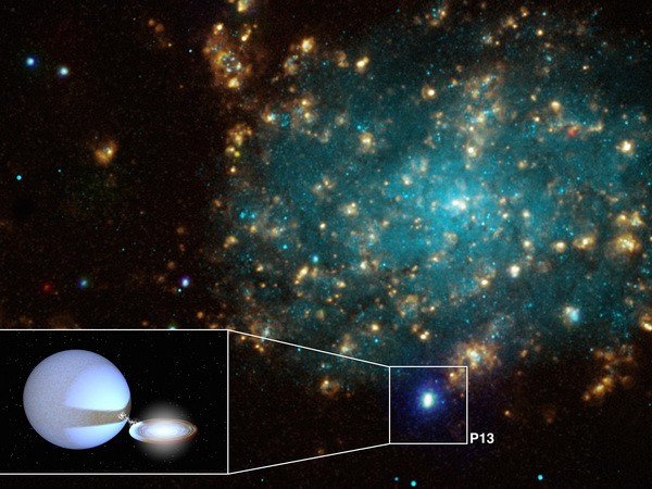 Астрономы обнаружили прожорливую черную дыру