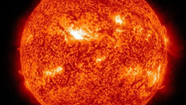 Мощная вспышка на Солнце грозит серьезной магнитной бурей