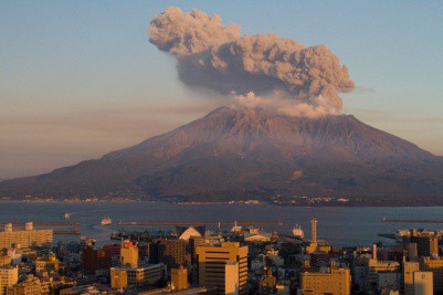 На юге Японии объявлена тревога из-за возможного извержения вулкана
