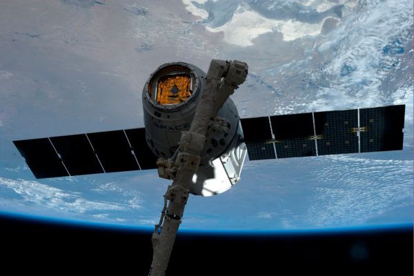 Космический грузовик Dragon полетит к МКС 10 января