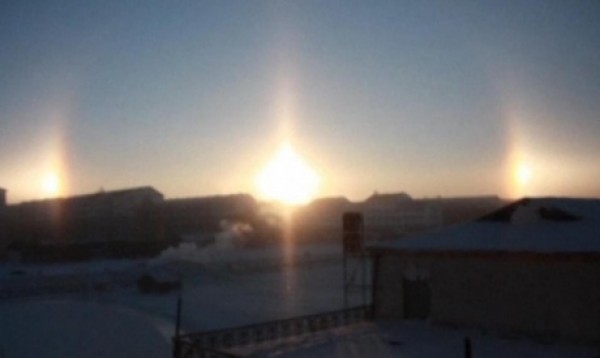 В небе над Монголией появилось три Солнца