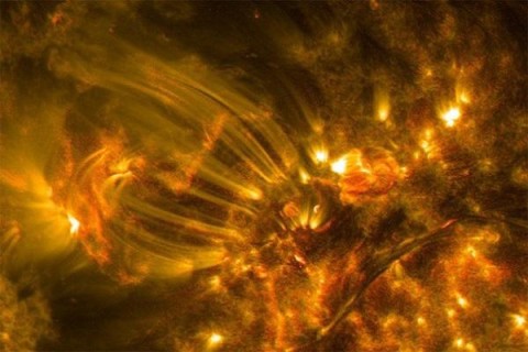 Ученые зафиксировали две вспышки среднего класса на Солнце