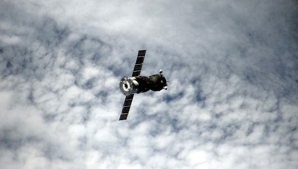 Космический корабль "Союз" с экипажем успешно приземлился в Казахстане