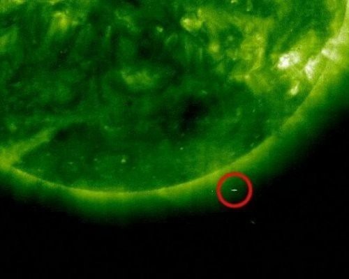 Астрономы зафиксировали загадочные объекты у Солнца