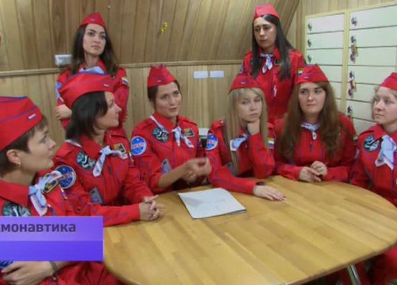 Российские девушки начали земной полет на Луну