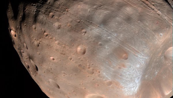 Гравитационное воздействие Марса постепенно уничтожает спутник Фобос
