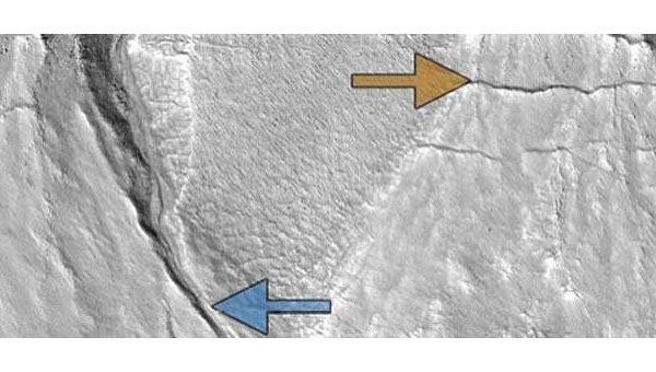 Ученые: "овраги" на Марсе возникают при таянии углекислоты, а не льда