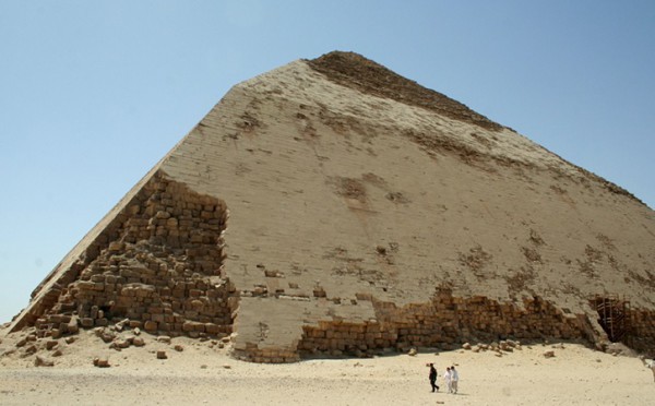 Ученые нашли в египетской Ломаной пирамиде космические частицы