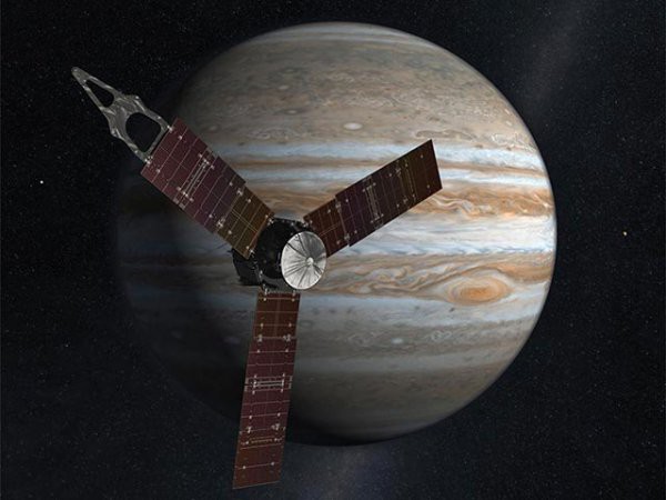 Зонд Juno начал сближение с Юпитером 