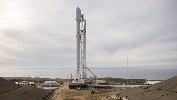 SpaceX: ракету Falcon 9 со спутником SES–9 запустят в среду