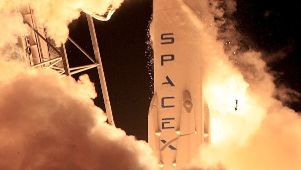 SpaceX не удалось посадить ступень Falcon 9 на плавучую платформу