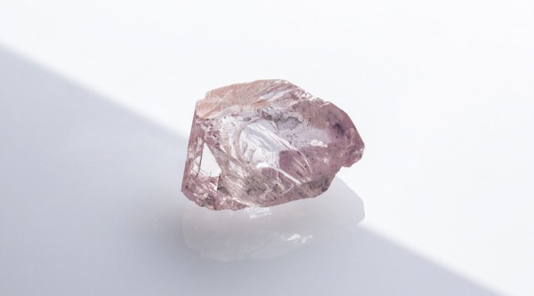 Petra Diamonds продала уникальный алмаз за $15 млн