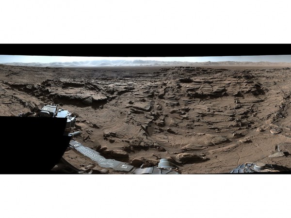 Curiosity передал на Землю панораму миллиардов лет истории Марса