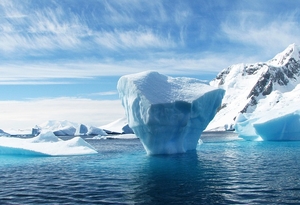 Арктический лед тает, а в Антарктиде – растет