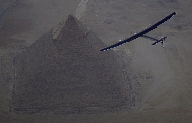 Solar Impulse 2 совершил посадку в Каире