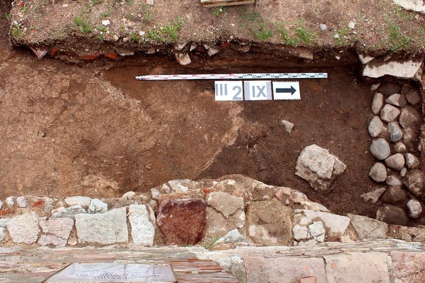 Найдены фрагменты древнего храма в Новгороде