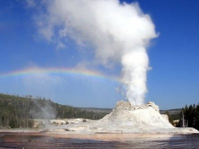 Жизнь на Земле зародилась в вулканических гейзерах