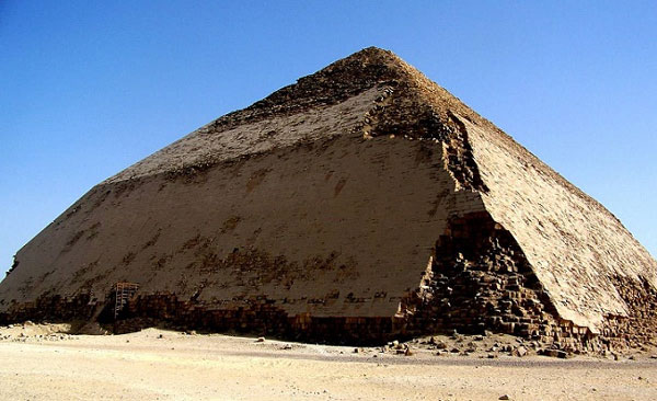 Ученые исследуют космические частицы из египетской пирамиды 
