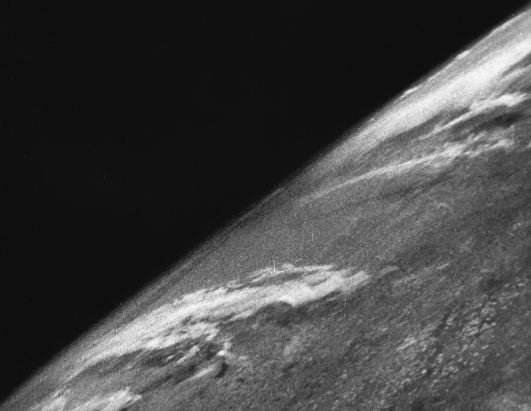 Исполнилось 70 лет с момента первой космической фотосъемки Земли 