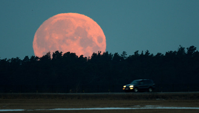 В понедельник взойдет самая большая за 70 лет Луна