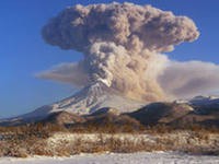 На Камчатке четыре активизировавшихся вулкана угрожают авиасообщению