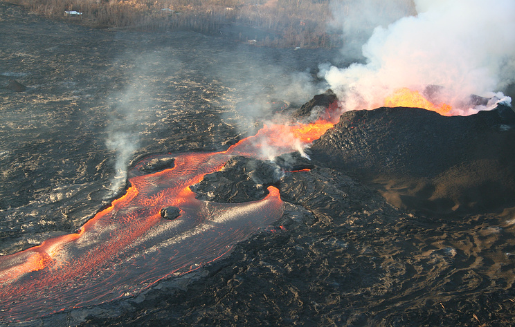 Вулкан Килауэа продолжает извергаться