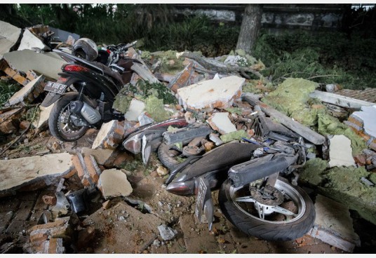 Землетрясение в Индонезии унесло жизни более 100 человек