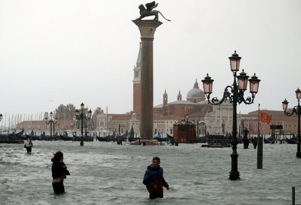 В результате непогоды в Италии Венеция ушла под воду