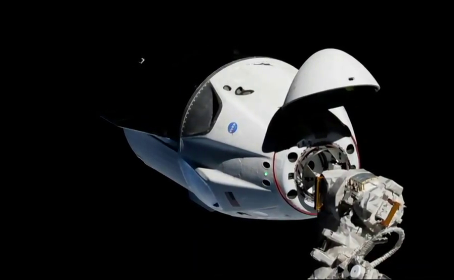 Манекен Эллен Рипли на Dragon-2 успешно прибыл на МКС