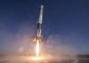 Отработанная первая ступень Falcon 9 успешно приземлилась на плавучую платформу
