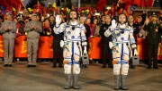 Китай запустил в космос пилотируемый корабль "Шэньчжоу-11"