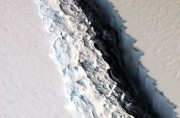 НАСА прогнозирует формирование в Антарктиде громадного айсберга