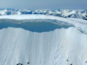 От Антарктиды снова откололся большой айсберг