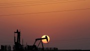 Цены на нефть продолжают расти на фоне сирийского конфликта