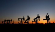 Цены на нефть стабилизировались у отметки выше 70 доллар за баррель